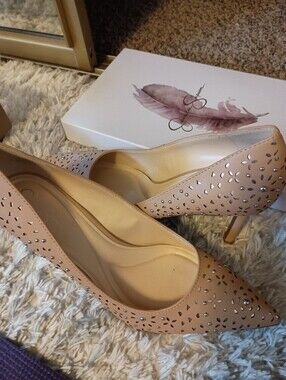 Jessica Simpson Classic Cutout Pointed Toe Pumps in Nude